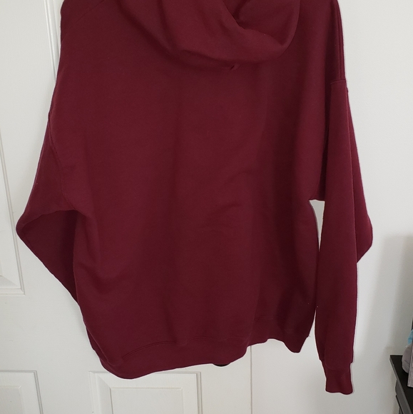 Hanes Maroon Hoodie with front pocket - Picture 2 of 3